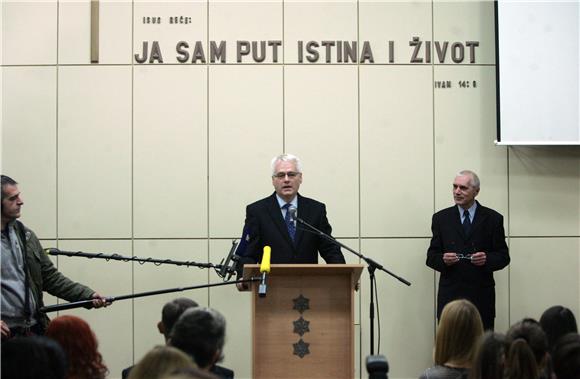 Predsjednik Josipović čestitao Božić vjernicima baptistima                                                                                                                                                                                      