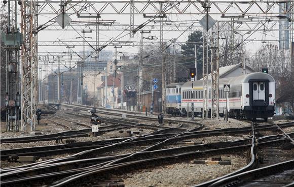 U Unešiću ukrali električni kabel HŽ-a, na benkovačkom kolodvoru željezne ploče                                                                                                                                                                 