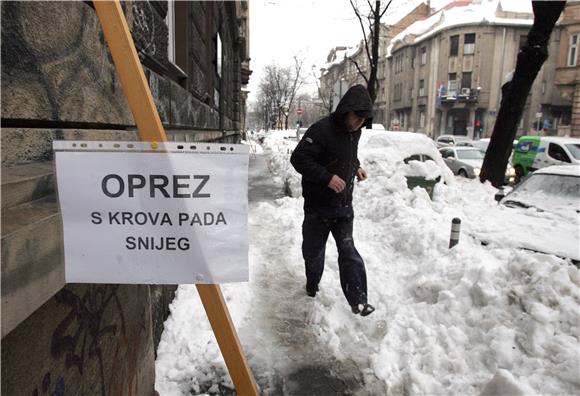 Jedna osoba ozlijeđena prilikom padanja snijega s krova                                                                                                                                                                                         