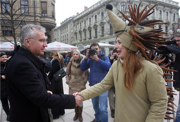 Ministar zdravlja Ostojić u kampanji za promicanje ispravne uporabe antibiotika                                                                                                                                                                 