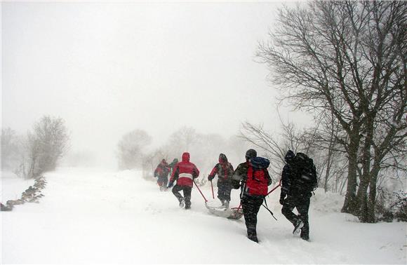 HGSS: Intenzivna potraga za alpinistom na Kamešnici                                                                                                                                                                                             