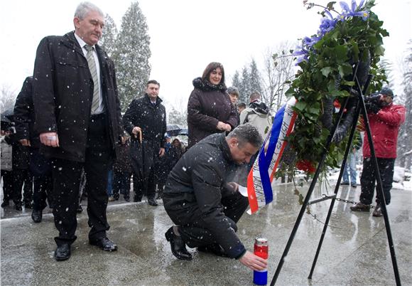 Predsjednik HDZ-a sa suradnicima na grobu Franje Tuđmana                                                                                                                                                                                        