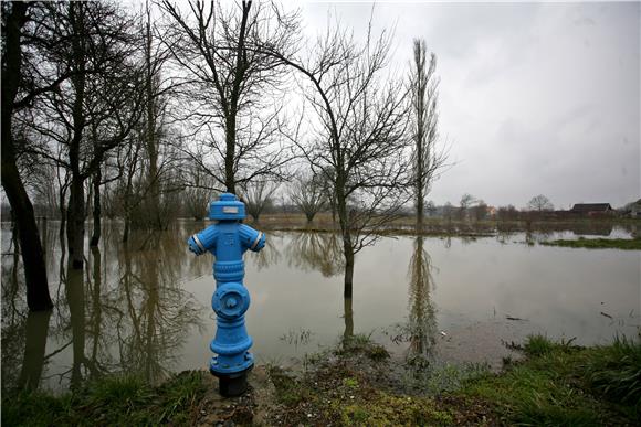 Raste vodostaj Save i Kupe na sisačkom području                                                                                                                                                                                                 