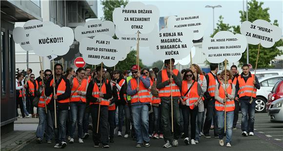 Piloti i stjuardese štrajkaju, sindikat zemaljskog osoblja pristupa kolektivnom ugovoru                                                                                                                                                         