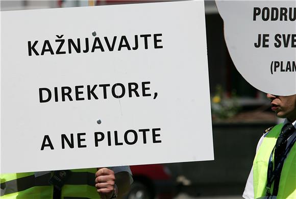 Razgovori propali; piloti i stjuardese i sutra štrajkaju                                                                                                                                                                                        