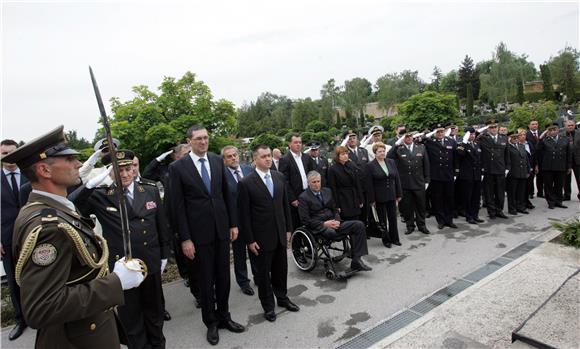 Izaslanstva na Mirogoju položila vijence u povodu Dana oružanih snaga                                                                                                                                                                           