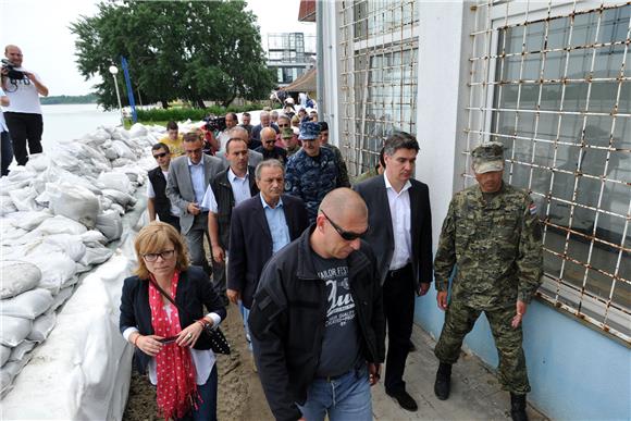 Premijer Milanović u Vukovaru obišao poplavom ugrožena područja                                                                                                                                                                                 