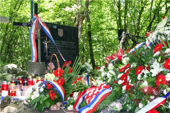 Počast žrtvama partizanskog zločina kod jame Jazovke                                                                                                                                                                                            