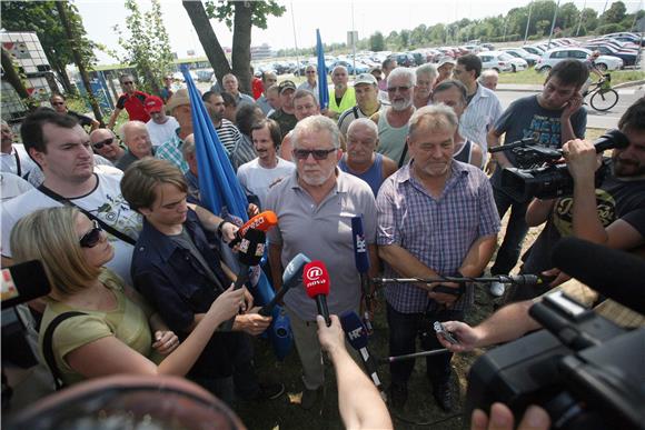 Završio prosvjed bivših radnika Gredelja - nezadovoljni radom stečajnog upravitelja                                                                                                                                                             