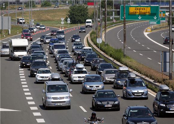 Pred Zagrebom 20-kilometarska kolona                                                                                                                                                                                                            