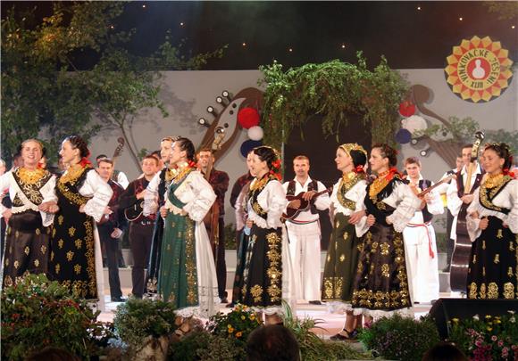 Folklorne večeri na 48. vinkovačkim jesenima                                                                                                                                                                                                    