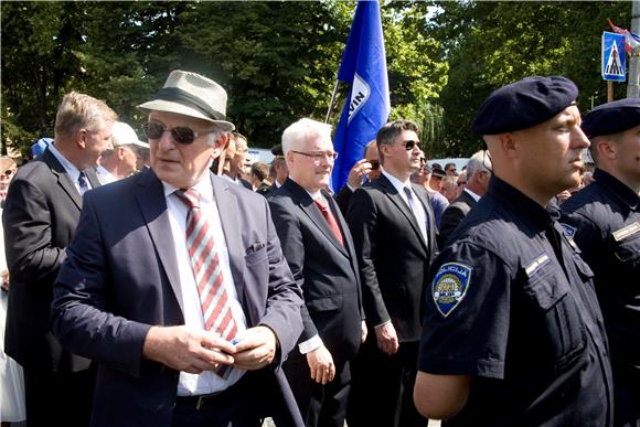 Jedna osoba prijavljena zbog zviždanja Milanoviću u Kninu                                                                                                                                                                                       