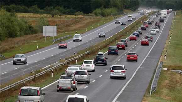 Promet pojačan, zbog bure ograničenja                                                                                                                                                                                                           