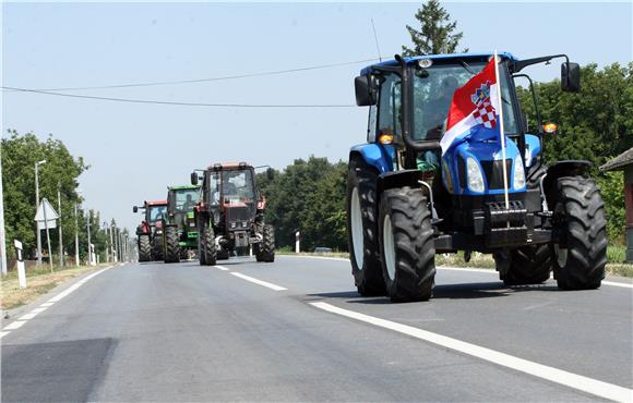 Traktori se povukli s brodsko-posavskih prometnica                                                                                                                                                                                              