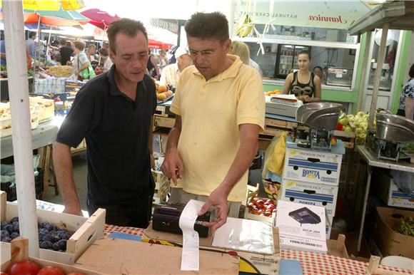 Prvi dan primjene fiskalizacije na riječkoj tržnici                                                                                                                                                                                             