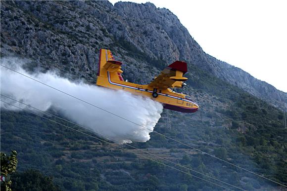 Požar na Visu pod nadzorom, izgorjelo 100 hektara                                                                                                                                                                                               