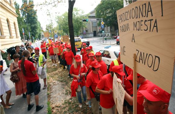 Radnici bjelovarske Česme prosvjeduju u Zagrebu                                                                                                                                                                                                 