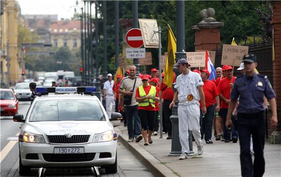 Radnici bjelovarske Česme prosvjeduju u Zagrebu                                                                                                                                                                                                 