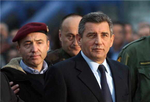 Generali Gotovina i Krstičević otkrivaju spomenik 4. gardijskoj brigadi                                                                                                                                                                         