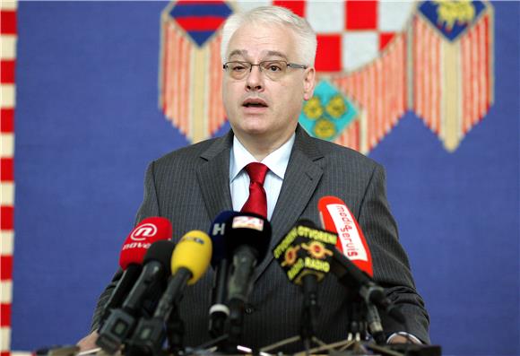 Predsjednik Josipović s građanima na kavi 31.8.2013.                                                                                                                                                                                            