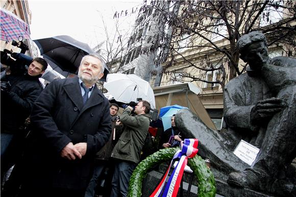 Položeni vijenci na spomenik Nikoli Tesli u Zagrebu                                                                                                                                                                                             