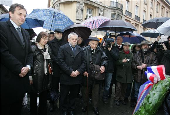 Položeni vijenci na spomenik Nikoli Tesli u Zagrebu                                                                                                                                                                                             