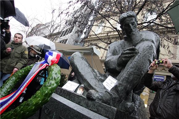 Položeni vijenci na spomenik Nikoli Tesli u Zagrebu                                                                                                                                                                                             