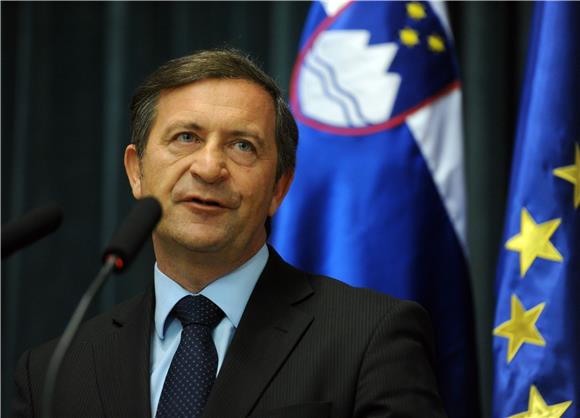 Erjavec: Ubrzati traženje rješenja za Ljubljansku banku                                                                                                                                                                                         