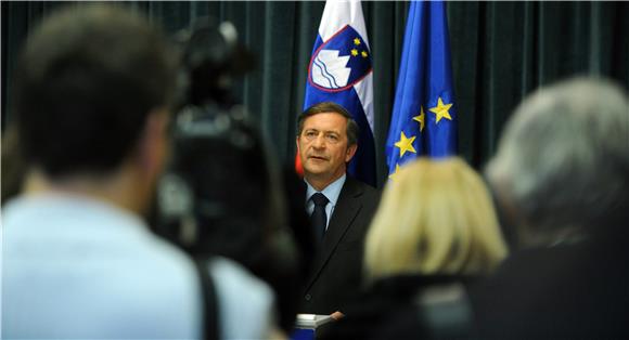 Erjavec: Ubrzati traženje rješenja za Ljubljansku banku                                                                                                                                                                                         