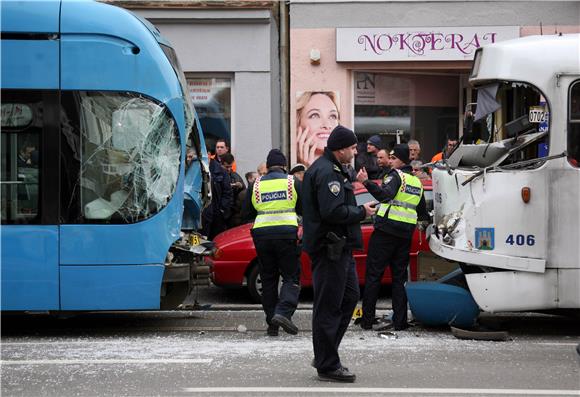 U sudaru dvaju tramvaja u Maksimirskoj više ozlijeđenih                                                                                                                                                                                         