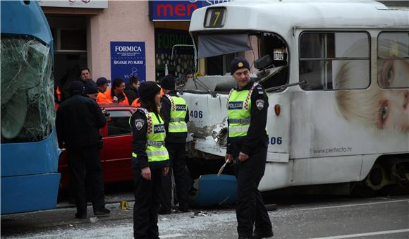 U sudaru dvaju tramvaja u Maksimirskoj više ozlijeđenih                                                                                                                                                                                         