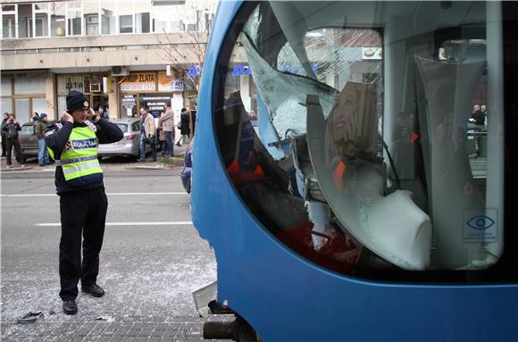 U sudaru dvaju tramvaja u Maksimirskoj više ozlijeđenih                                                                                                                                                                                         