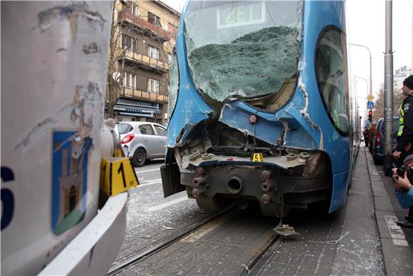 U sudaru dvaju tramvaja u Maksimirskoj više ozlijeđenih                                                                                                                                                                                         