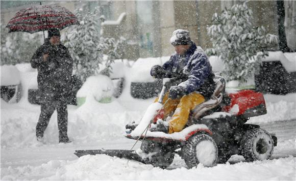 Snijeg nastavlja padati u Zagrebu                                                                                                                                                                                                               