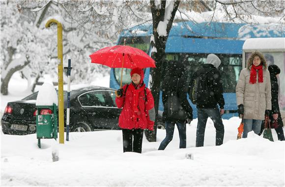 Snijeg još pada u Zagrebu                                                                                                                                                                                                                       