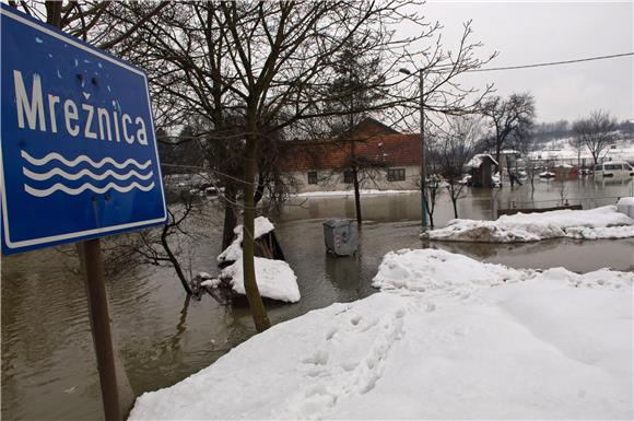 Zbog izlijevanja Mrežnice postavljaju se vreće s pijeskom                                                                                                                                                                                       