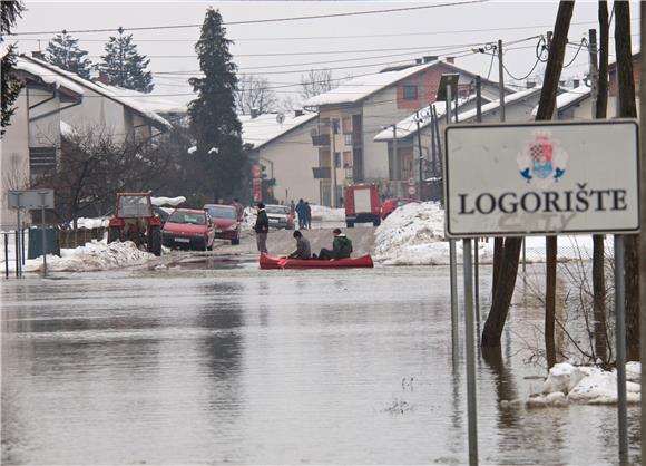 Zbog izlijevanja Mrežnice postavljaju se vreće s pijeskom                                                                                                                                                                                       