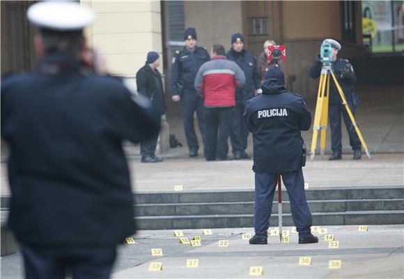 Pri eksploziji oštećena ploča na Trgu bana Jelačića                                                                                                                                                                                             