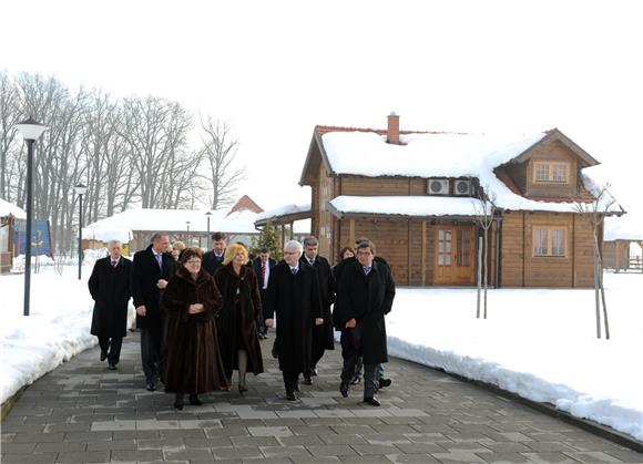 Josipović otvorio novi pogon tvrtke PIP u Pisarovini                                                                                                                                                                                            