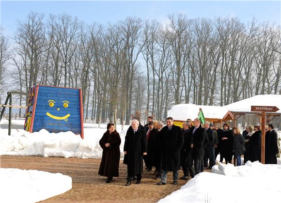 Josipović otvorio novi pogon tvrtke PIP u Pisarovini                                                                                                                                                                                            