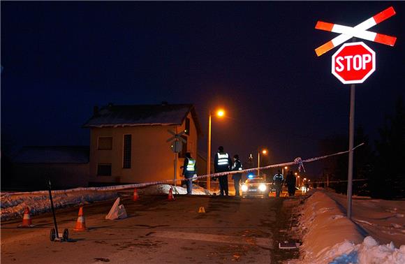 Tri osobe poginule u naletu vlaka na automobil                                                                                                                                                                                                  