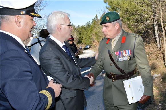 20. obljetnica Peruče: predsjednik Josipović odlikovao britanskog brigadira M.N. Graya                                                                                                                                                          