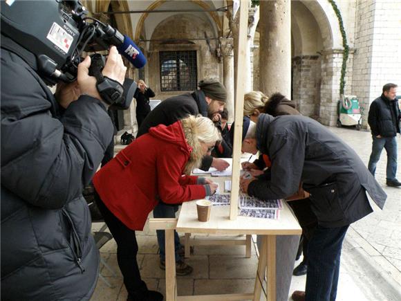 Počelo prikupljanje potpisa za referendum o projektu na Srđu                                                                                                                                                                                    