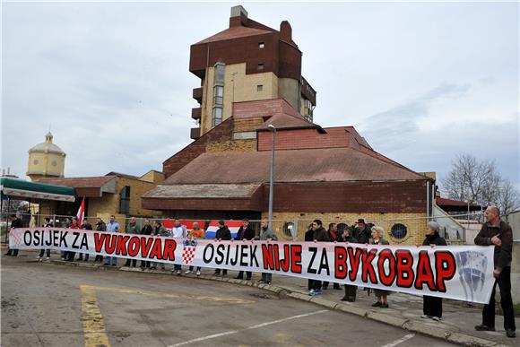 Provjedni skup protiv uvođenja dvojezičnosti u Vukovaru                                                                                                                                                                                         