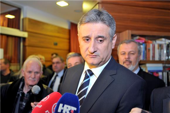 Karamarko: HDZ je protiv smanjenja ovlasti predsjednika republike                                                                                                                                                                               