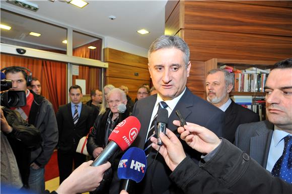 Karamarko: HDZ je protiv smanjenja ovlasti predsjednika republike                                                                                                                                                                               