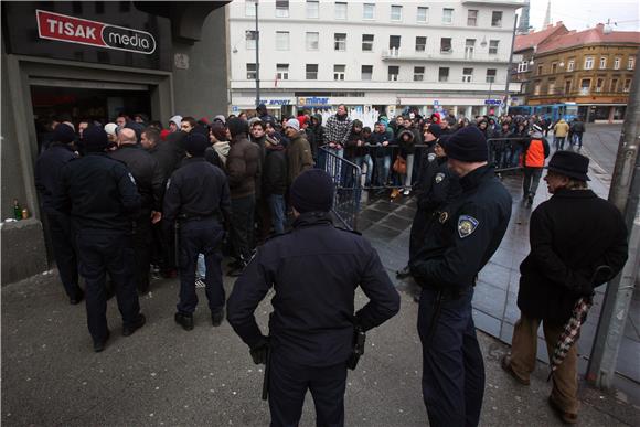 Redovi za ulaznice za utakmicu Hrvatska - Srbija                                                                                                                                                                                                