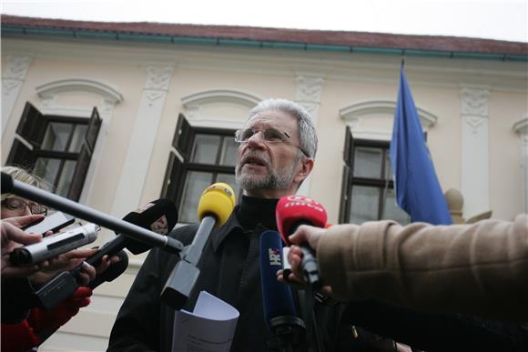 Krešimir Sever održao tiskovnu konferenciju ispred Banskih dvora                                                                                                                                                                                