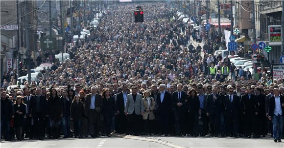 Nekoliko tisuća građana u memorijalnom mimohodu središtem Beograda                                                                                                                                                                              