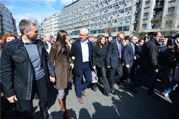 Nekoliko tisuća građana u memorijalnom mimohodu središtem Beograda                                                                                                                                                                              